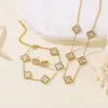 Acero de Titanio No se Desvanece Flor de Cuatro Hojas Doble Cara Set Collar para Mujer, Moderno y Elegante, Cadena Clavicular de Lujo Ligero Celebridad de Internet Pulsera Venta al por Mayor