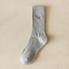 Nuevos Calcetines de Media Caña Bordados con Corazón para Hombre Otoño e Invierno Estilo Coreano Modernos Hip-Hop Transpirables de Algodón Calcetines para Hombre Transfronterizos Negros y Blancos