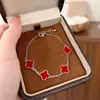 Pulsera de Trébol a la Moda, Sencilla, de Lujo Ligero, Elegante, Diseño de Nicho Único y Exquisito, Versátil para el Uso Diario y para Ir al Trabajo