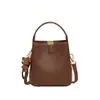 Bolsos Populares para Mujer de Este Año 2025 Nuevo Bolso de Cubo Cruzado de Hombro Único de Moda Trendy Bolso de Mano para Ropa de Trabajo Bolso para Mujer