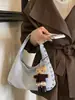 Bolso tote de ante con remaches transfronterizo para mujer, nuevo modelo 2026, bolso de mano de gran capacidad, bolso de hombro y para debajo del brazo, moderno y versátil
