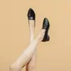 Sapatilhas Femininas 2026 Novo Estilo Sapatos de Mãe Versáteis Boca Rasa Sapatos Femininos Couro Macio Bico Fino Solado Macio Cabedal Macio Sapatos Confortáveis de Salto Baixo