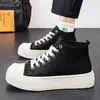 Zapatos de Lona de Caña Alta para Hombre 2026 Verano Nuevos Estilo Simple Zapatos Deportivos Casuales Suela Gruesa Que Aumentan la Altura Zapatos de Pizarra Negros Zapatos de Moda