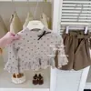 ¡Le'en Tía Bebé en el Extranjero! Conjunto original de top con lunares, volante de lazo y pantalones de farol para niña