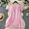 Vestido Bordado Amarelo Suave Estilo Francês Vazado para Mulheres, Vestido de Verão com Manga Curta e Corte Evasê, Estilo Elegante de Senhora, Emagrecedor para o Trabalho