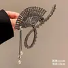 Pinza de Tiburón Grande para el Cabello Estilo Japonés y Coreano Fresco y Dulce de Aleación con Borla Pinza de Garra para la Parte Posterior de la Cabeza Accesorio para el Cabello Primavera 2025