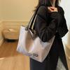 Bolsa Tote Simples e Leve de Nylon para Mulheres 2026 Nova Bolsa de Grande Capacidade para o Dia a Dia Bolsa de Ombro para Alunos da Faculdade Bolsa de Compras