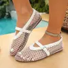 Sandalias Planas de Malla con Punta Redonda y Hebilla Metálica, Tallas Grandes, Estilo Europeo y Americano, Nuevas de Primavera/Otoño 2026, Estilo Transfronterizo para Mujer, Listas para Enviar
