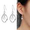 Fornecimento de fábrica Brincos de pérolas rotativas criativas Suporte de folhas elegantes Brincos de orelha femininos vazados Brincos de torção plana