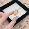 Nueva Joyería de Moda de Nicho Estilo Mismo de Xiaohongshu Anillo de Flor Dorada Romántica de Trébol Nueva Joyería Estilo Chino Lujo Accesible