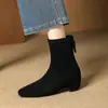Botas de moda quadradas retrô estilo francês, novo modelo outono e inverno 2026, botas curtas elásticas versáteis de camurça, confortáveis e quentes, que não cansam os pés