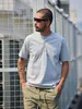Camiseta Manga Curta Gola Henley Minimalista Série 26Ss da Trs, Minimalista, Coolmax, Absorvente de Suor, Secagem Rápida, Caimento Solto