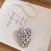 Cuerda Carmesí Sosteniendo Jade Cuero Estampado de Leopardo Collar Personalidad Dulce Fresco Estilo Clip para Gafas Diseño de Nicho Sentido de Estilo Collar de Lujo Ligero Venta al por Mayor