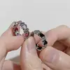 Aliexpress Nuevo Más Vendido Estilo Retro Punk Amor Corazón Rojo y Negro Anillo de Cadena Joyería Simple para Mano de Pareja para Mujeres