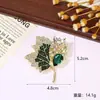 Broche vintage de folha de bordo com strass, acessórios de corsage para terno novo de outono e inverno, pin requintado de alta qualidade para decote feminino