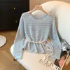 Primavera de 2026 Novo Design Roupas Femininas Estilo Suave Vazado Gola Redonda Amarração Manga Longa Pulôver Elegante Versátil Blusa