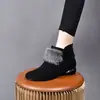 Nova coleção Outono/Inverno 2026: botas femininas com salto grosso e forro de fleece, sapatos de algodão com forro de fleece espesso, sapatos de mamãe estilosos, botas femininas de salto baixo
