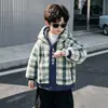 Jaqueta Espessa Forrada com Fleece de Inverno para Meninos Suéter Peludo Estiloso Outono/Inverno para Meninos Novo Casaco de Algodão com Capuz para Crianças 2026
