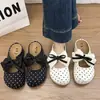 Pantuflas cerradas de suela gruesa, que aumentan la altura, con lazo dulce, moda otoño 2026, versátiles con vestidos, perfectas para mujeres bajitas