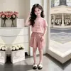 Camiseta Deportiva Casual de Manga Corta con Letras Delgadas para Niñas Grandes Estilo Nuevo Pantalones Cortos de Personalidad para Niños Conjunto Elegante de Dos Piezas