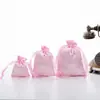 Bolsa de embalaje para joyería con cierre de cordón, bolsa de regalo de almacenamiento de satén brillante con cordón, se puede imprimir con logo, venta al por mayor desde el fabricante