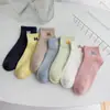 Meias Transfronteiriças para Mulheres com Letras Coloridas de Doces H Meias Esportivas Meias Simples Meias de Cano Baixo Versáteis para Mulheres Meias de Algodão Meias de Corrida de Algodão
