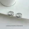 Pendientes únicos con forma de croissant, un diseño de nicho con un toque de alta gama, nuevo estilo 2026, populares pendientes de lujo de estilo francés, delicados y elegantes