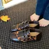 Zapatos casuales para mujer con estampado de leopardo y suelas suaves, nuevo estilo retro francés de otoño 2026, zapatos Mary Jane de doble hebilla para mujer