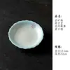 Conjunto de chá de cerâmica azul céu claro com underglaze pintado à mão, apresentando um design de borboleta, incluindo uma tigela com tampa, bule, xícaras de chá e xícaras de café
