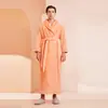 Roupão de Banho Longo de Pelúcia Novo Estilo Inverno 2026 para Mulheres, Tamanho Grande, Adequado para Hotéis, Salões de Beleza, Pijamas Casuais Estilo Europeu e Americano