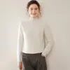 Suéter de cachemira marca Bai Cai Rong 2026 con mangas raglán, cuello semi alto, diseño versátil, corte holgado, suave y amigable con la piel