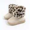 Botas de nieve de felpa para niñas, patchwork, engrosadas y forradas de felpa, zapatos de algodón de media pantorrilla, botas cortas cálidas para exteriores de suela blanda para niños pequeños