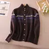 Comercio exterior transfronterizo estilo retro, patrón Fair Isle, colección otoño/invierno 2026, suéter de punto engrosado de un solo botón, cuello alto, adelgazante para mujer