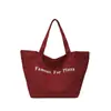 Bolsa de Lona Vermelha Niche da Moda 2025 Nova Bolsa de Ombro de Lona Casual Estampada com Letras Grande Capacidade Bolsa de Estudante