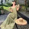 Vestido Verde Estilo Francés con Tirantes Finos y Mangas Cortas Volantes, Gasa, Cintura Hermosamente Ceñida, Vestido Largo Floral para Fiesta, Color de la Foto, Corte Ajustado