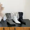 Botas de tacón de bloque populares de punta para mujer en stock, nuevo modelo 2026 con hebilla de cinturón, caña ancha, botas plisadas hasta la pantorrilla, tallas 34-40