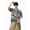 Camiseta fina com decote em V e design rasgado, listras desgastadas, tie-dye estilo americano, seda gelada, toque casual de verão, corte solto, manga curta masculina