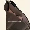 Super confortável! Calças pretas, de corte justo, levemente abertas na barra, que fazem suas pernas parecerem mais longas e finas! Calça preta minimalista de corte reto sem cós