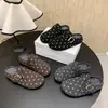 Diadema de lunares estilo coreano Zapatillas de felpa con interior para aumentar la altura para mujer Uso exterior Suela gruesa 2026 Invierno Zapatillas de algodón cómodas para poner y quitar