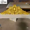 Estilo Europeo Villa Pared Exterior Entrada Puerta Decoración Triangular de Flores Tablero de Flores de Espuma EPS Forma de Tejado de Villa de Acero Ligero Relieve