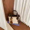 Otoño 2026 Nuevo Bolso Cubo de Mano Simple y de Moda Estilo Coreano Retro para Viajar al Trabajo Bolso Cruzado de Hombro Único Chic