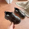 Otoño 2026 Nuevos Mocasines de Suela Gruesa Velcro Slip-on Zapatos Pequeños de Piel Casual Versátil Piel Suave Zapatos de Suela Plana