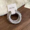 Diadema de tela geométrica con volantes y perlas estilo minimalista vintage para mujer, Scrunchie de alta gama, Accesorio para el cabello versátil y moderno