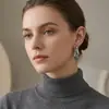 Pendientes Irregulares Retro para Mujer, Lujo Ligero, Pendientes de Acero de Titanio Chapados en Oro de Alta Gama, Diseño de Nicho, Pendientes para el Trabajo, Modernos y Versátiles