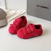 Tênis de treino infantil estilo coreano, novo modelo outono e inverno 2026, bico redondo, sola macia, versátil, com velcro, tênis esportivo casual para meninas
