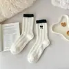 Calcetines Térmicos Gruesos de Invierno para Mujer con Lazo de Color Contrastante, Estilo Japonés, Adecuados para Uso al Aire Libre, a Prueba de Frío, Calcetines de Media Pantorrilla para Dormir en Casa