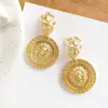 Tótem barroco clip de oreja retro sin perforación para mujer personalidad europea y americana geométrico exagerado cabeza de león relieve tachuelas para orejas pendientes