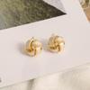 Populares aretes de tuerca de nudo concéntrico retro estilo francés con aceite goteante, cobre chapado en oro, elegantes aguja de plata 925, aretes de alta gama para otoño e invierno