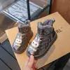 Zapatos para Niños Niños Zapatos Grandes de Algodón Invierno 2026 Nuevo Estilo Niños Felpa Plus Cálidos Botas de Nieve Niños Impermeables Antideslizantes Botas de Algodón