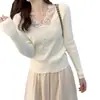 Camisa de Tricô com Renda e Decote V Estilo Francês Suave para Mulheres 2024 Novo Look Emagrecedor Top Curto Interno Suéter